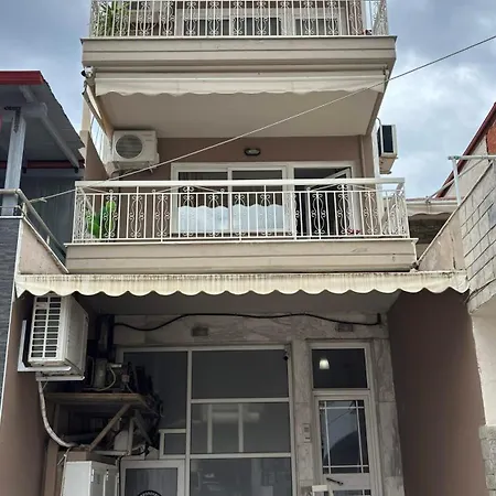 Laskos Apartment *