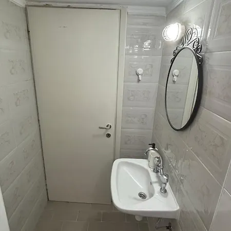 Laskos Apartment